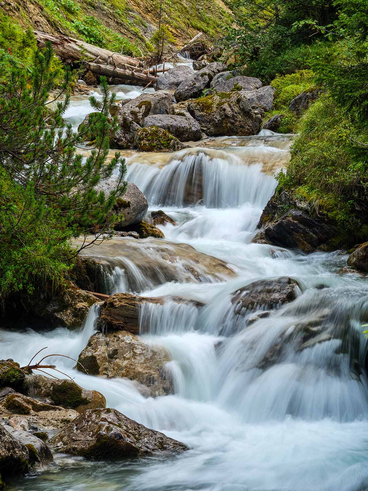 Der Lecheine Alpenflusslandschaft